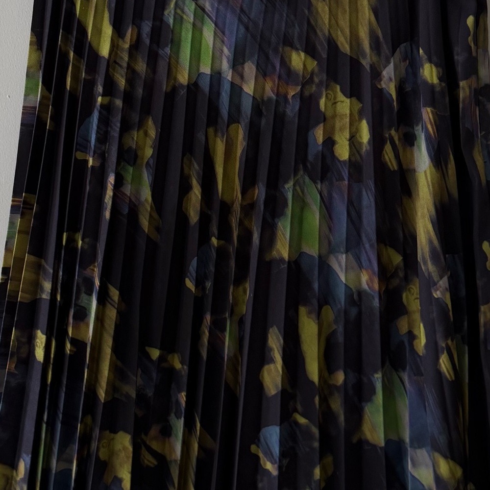 Worth NYC pleated skirt - Picture 2 of 3